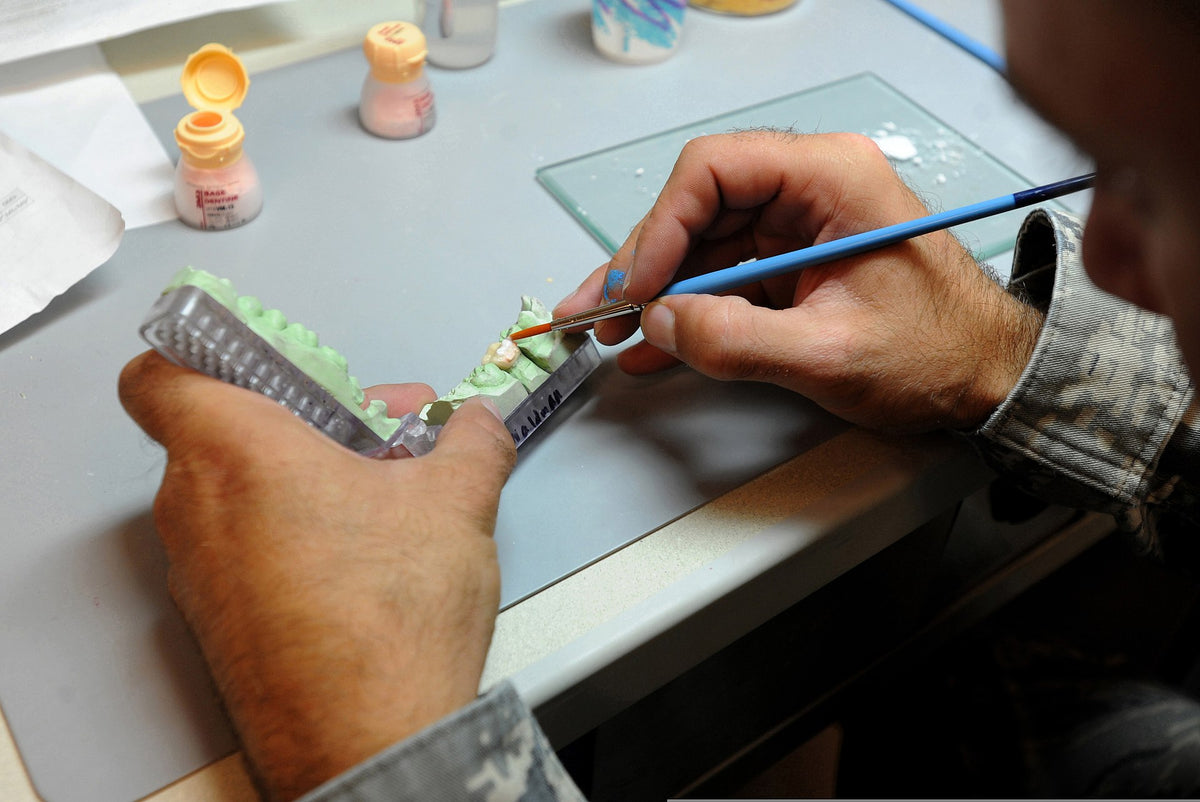Dental technician porcelain work for PFZ crown cases